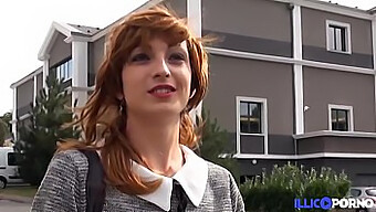 Jane, Une Amatrice Rousse, Se Fait Baiser En Public Pendant La Pause Déjeuner [Version Non Éditée]