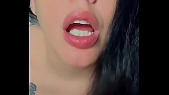 Solo Mom'S Naughty Mouth Wide Open For You