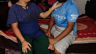 Encontro Quente Da Dona De Casa Desi Com Seu Vizinho