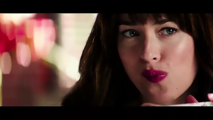 Fifty Shades Unchained: Pertunjukan Dakota Johnson yang penuh gairah