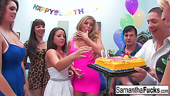 Samantha comemora seu aniversário com uma orgia selvagem que a deixa coberta de porra