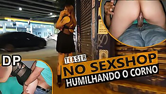 Esposa Amadora Vadia É Dominada Por Dois Caras Enquanto O Marido Assiste