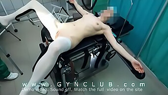 Séduction Et Examen Dans La Vidéo Fétichiste Médicale