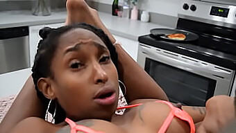 Ogolona Gwiazda Porno Porsha Carrera Zadowala Lanę Ryder Cunnilingusem