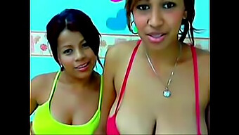 Die Spanischsprachige Brasilianische Lesbe Dulce Und Anas Heiße Webcam-Begegnung