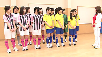 Sexe Amateur Avec Des Filles Asiatiques Et Séduction D'Une Équipe De Football Japonaise