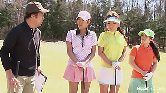 Japonska Porno Zvezda Daje Obrazno Jebanje Na Igrišču Za Golf