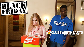 Black Friday: Blowjob Dekat Dan Deepthroat