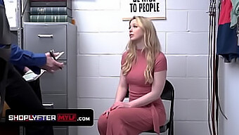 Sunny Lane, O Milf Zveltă, Se Bucură De Un Penis Mare Care Îi Penetrează Pizda Matură