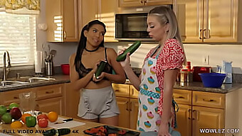 Tiffany Watson Apprécie Une Rencontre Lesbienne Avec Jada Kai Et Un Légume