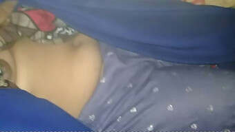 Desi Muslim Babe Enjoys Bus Ride With Hot Sex Adventure