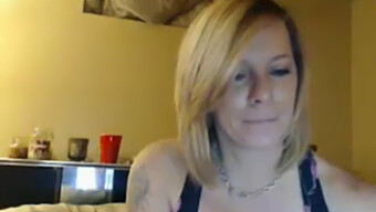 Sultry Webcam Milf With Anal Fetish