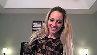 Nikki Sims Si Spoglia Per Una Performance In Webcam Del 1.9.17