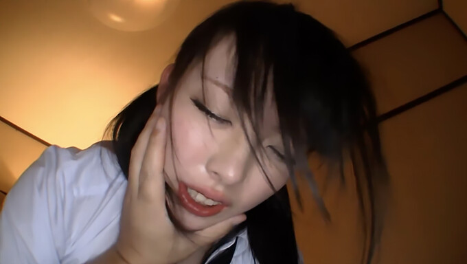 Asian beauty demonstrates her oral prowess in a steamy video