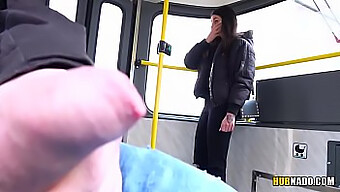 Stacy Sommers Schaut Mir Zu, Wie Ich In Einer Straßenbahn Masturbiere! #Dormlife