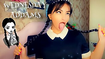 Najstniški Bj Navdušenec Wednesday Addams Se Razkazuje V Vročem Cosplay Videu