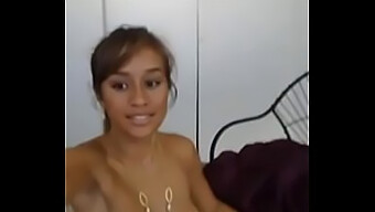 O Sesiune Solo Pe Webcam A Unui Bărbat Samoan