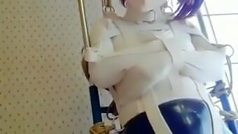 Juego En Solitario De Kigurumi Cosplayer Con Un Vibrador