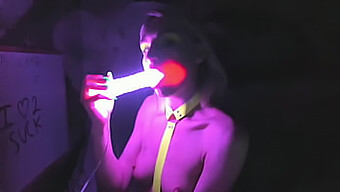 Kelly Copperfield Gives A Deepthroat To A Neon-Lit Dildo On Cam